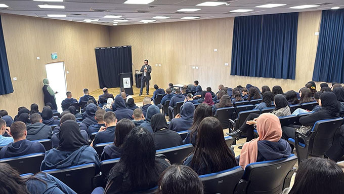 محاضرة للشيخ حسني لحام في دار التربية والعلوم - ثانوية جلجولية 